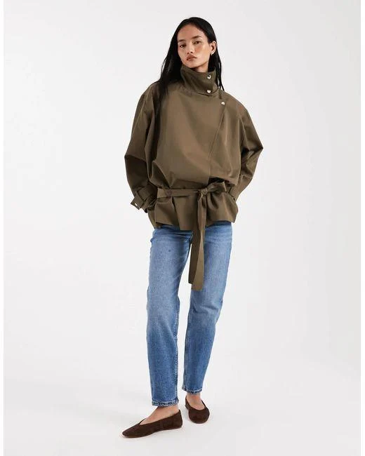 Áo khoác da mùa thu: từ sàn diễn K-Fashion đến đường phố