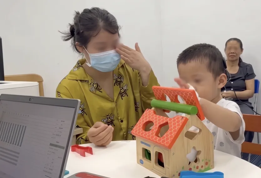 Cấy điện cực thính giác thân não: cơ hội nghe mới cho trẻ điếc bẩm sinh nặng
