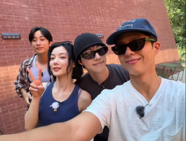 Park Bo-gum tái hiện Thái tử Lee Young, dàn ‘Mây Họa Ánh Trăng’ kỷ niệm 10 năm