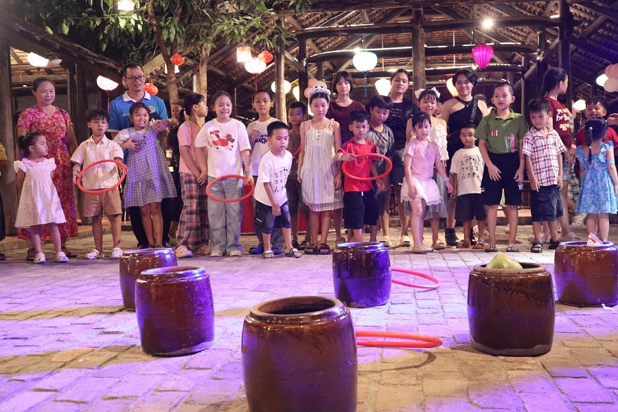 Trung Thu Xưa: Khi thủ công truyền thống nối lại sợi dây gia đình