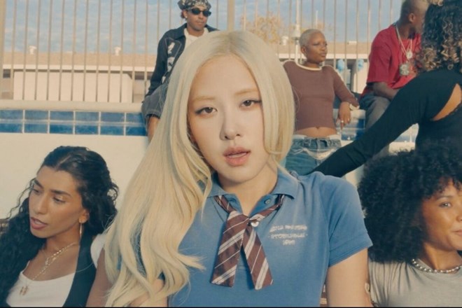 Rosé thoát khỏi khuôn mẫu K-pop với cú “New Trick” táo bạo