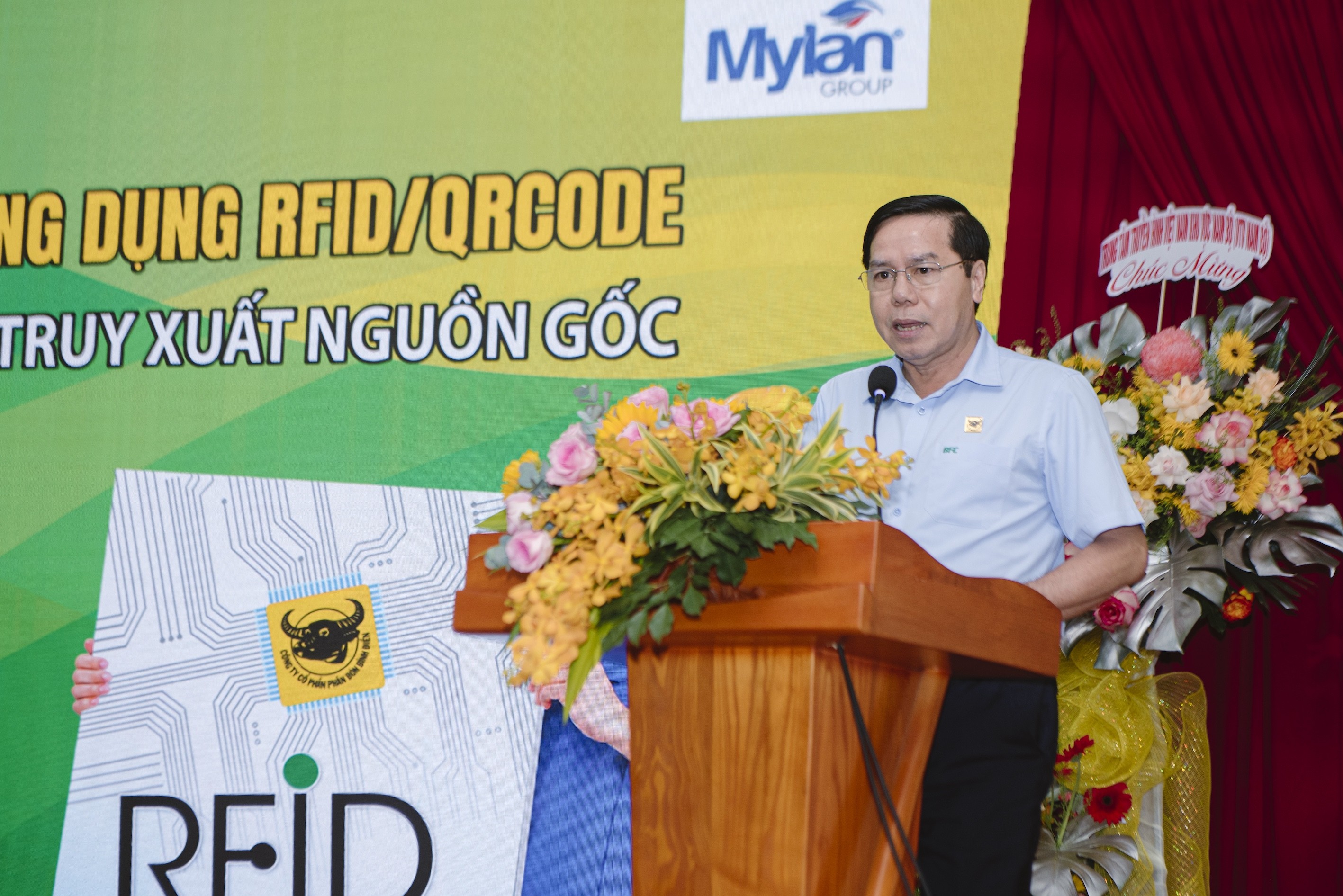 Từ bao phân bón đến nông dân: RFID và QR Code chống hàng giả