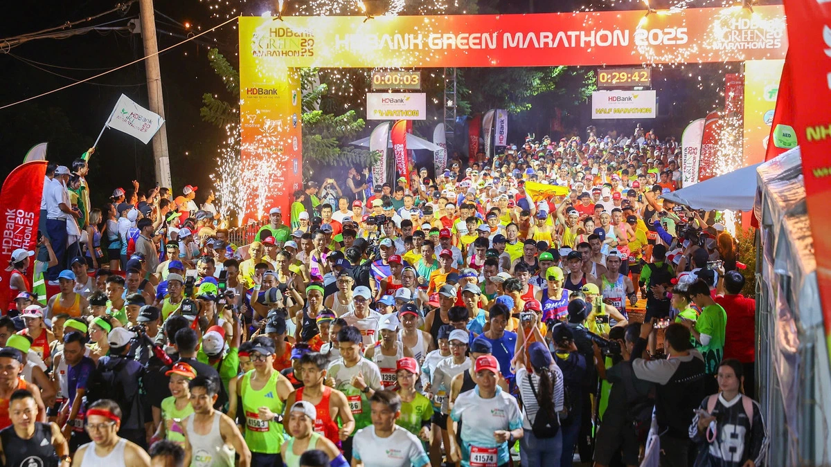 HDBank Green Marathon: chạy giữa rừng ngập mặn và tình yêu đôi lứa