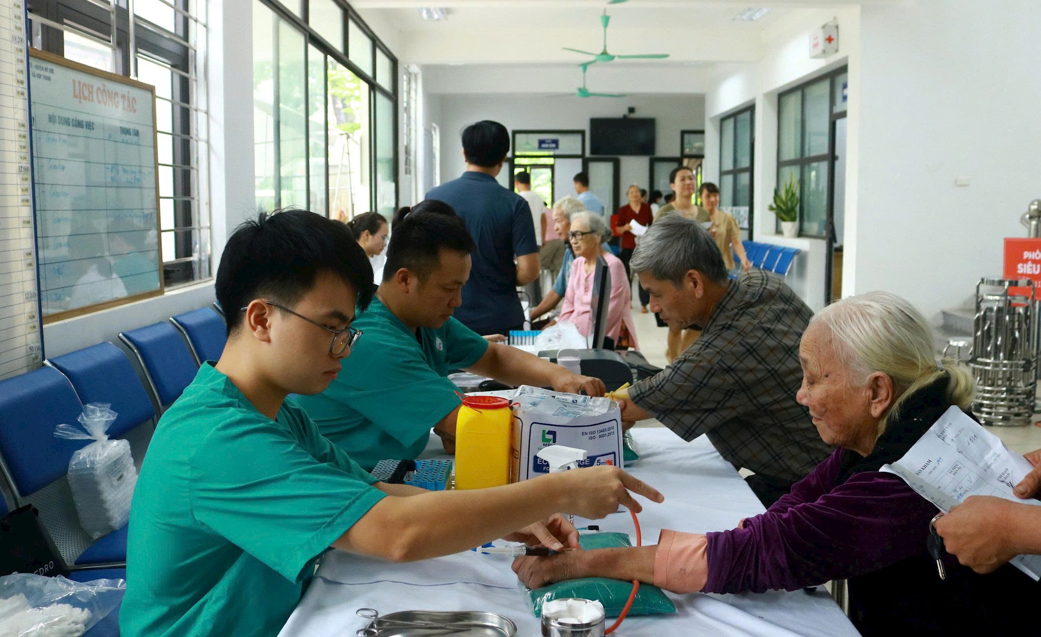 Khám sức khỏe định kỳ miễn phí: địa phương nào đang đi trước?