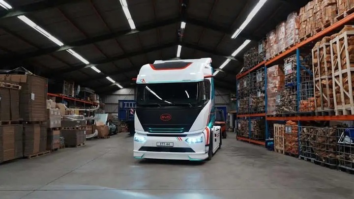 BYD ETT 44 đấu Tesla Semi: cuộc lật kèo trên đường dài