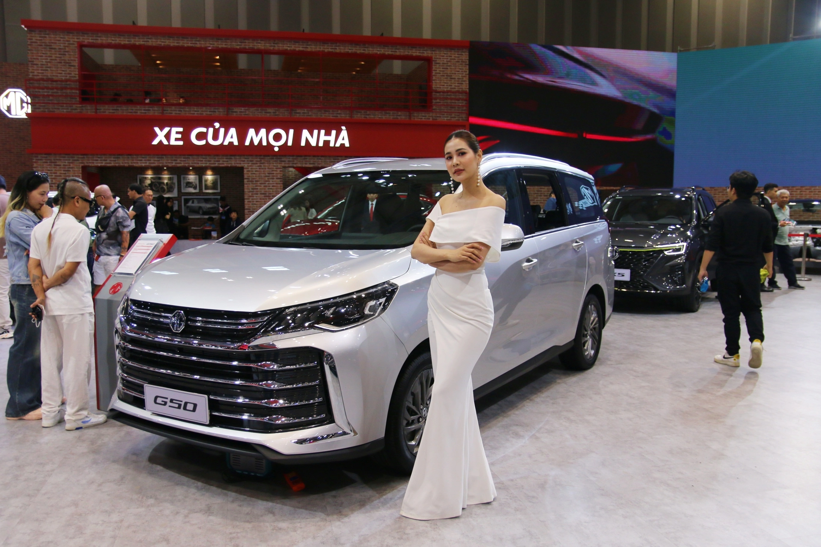 Xe điện Trung Quốc giảm giá sâu: Cơ hội và sức ép thị trường