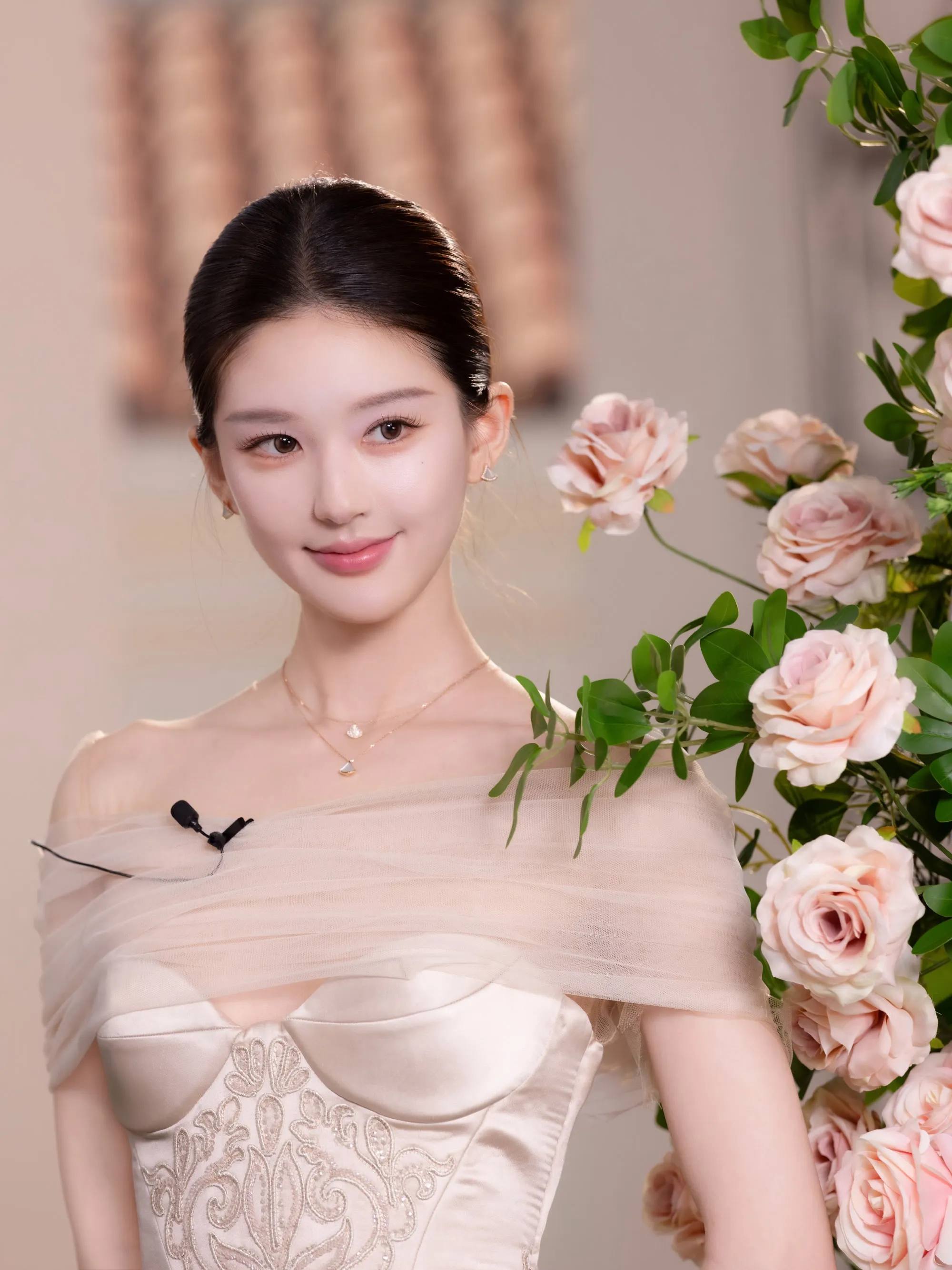 Triệu Lộ Tư vừa diễn vừa đạo diễn: cú liều đáng giá?