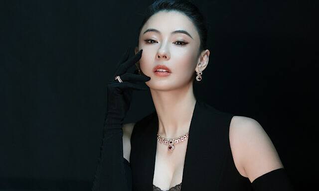 Từ tuổi 46 đến 72: Phụ nữ trưởng thành chinh phục sàn diễn thời trang quốc tế