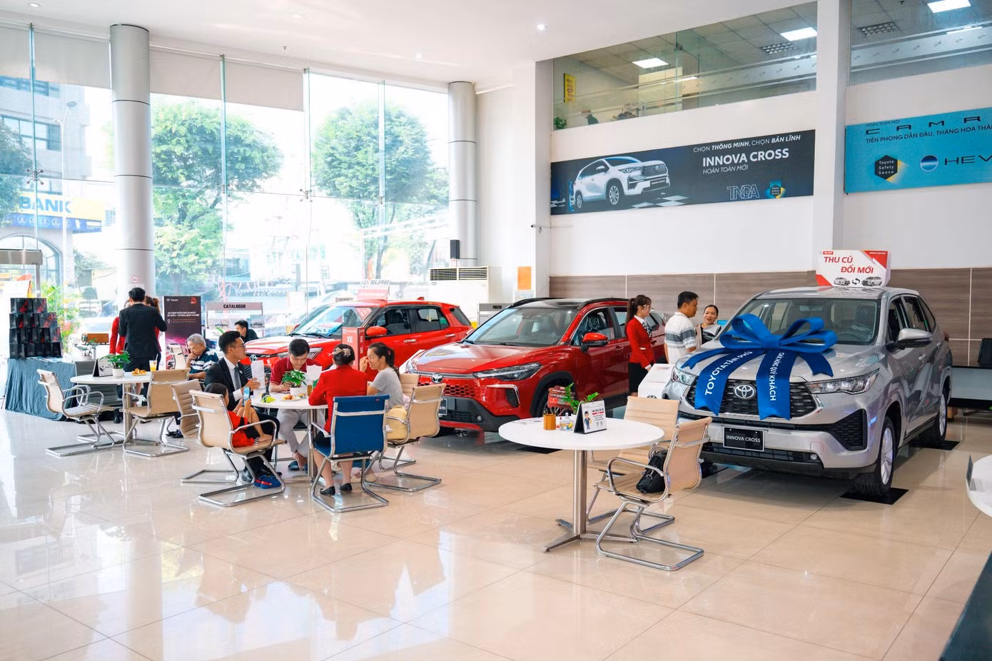 Toyota ưu đãi tháng 9: 6 mẫu xe giảm phí trước bạ có đáng xuống tiền?