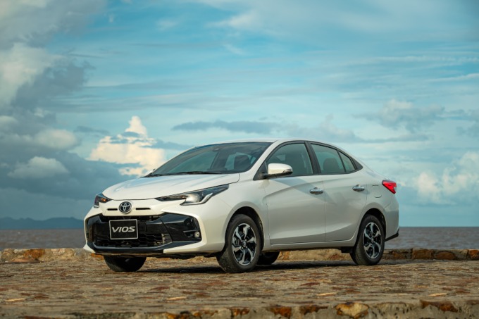 Toyota Vios lấy lại ngôi vương sedan hạng B với cuộc đua giảm giá