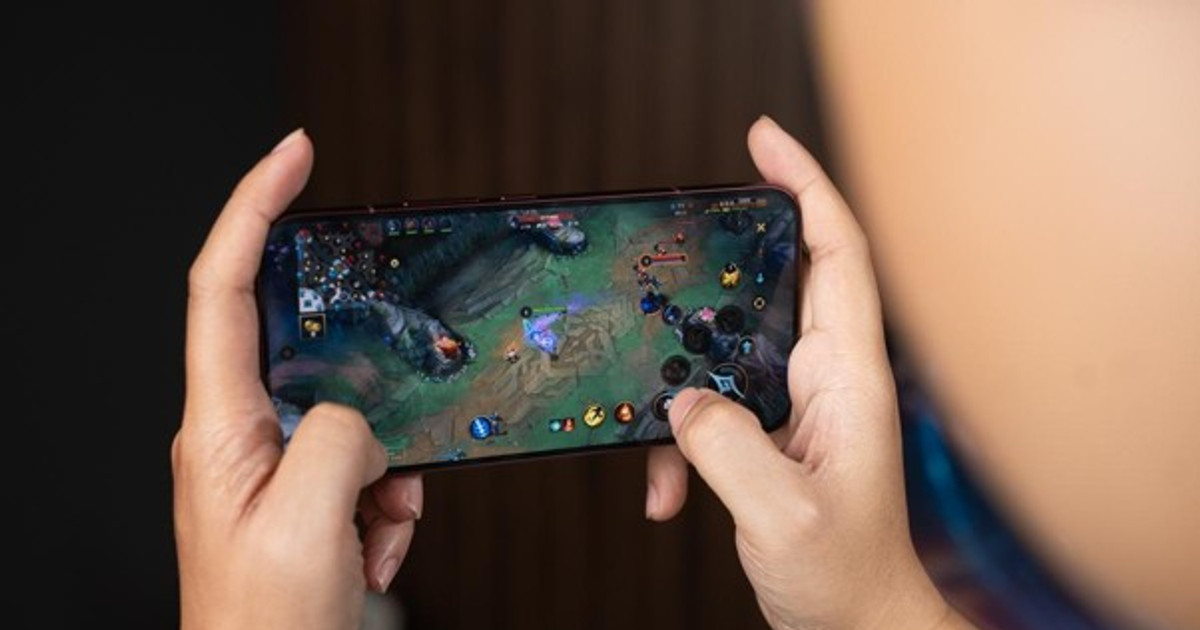 Pin 10.000mAh vs 8.050mAh: điện thoại nào trụ lâu hơn?