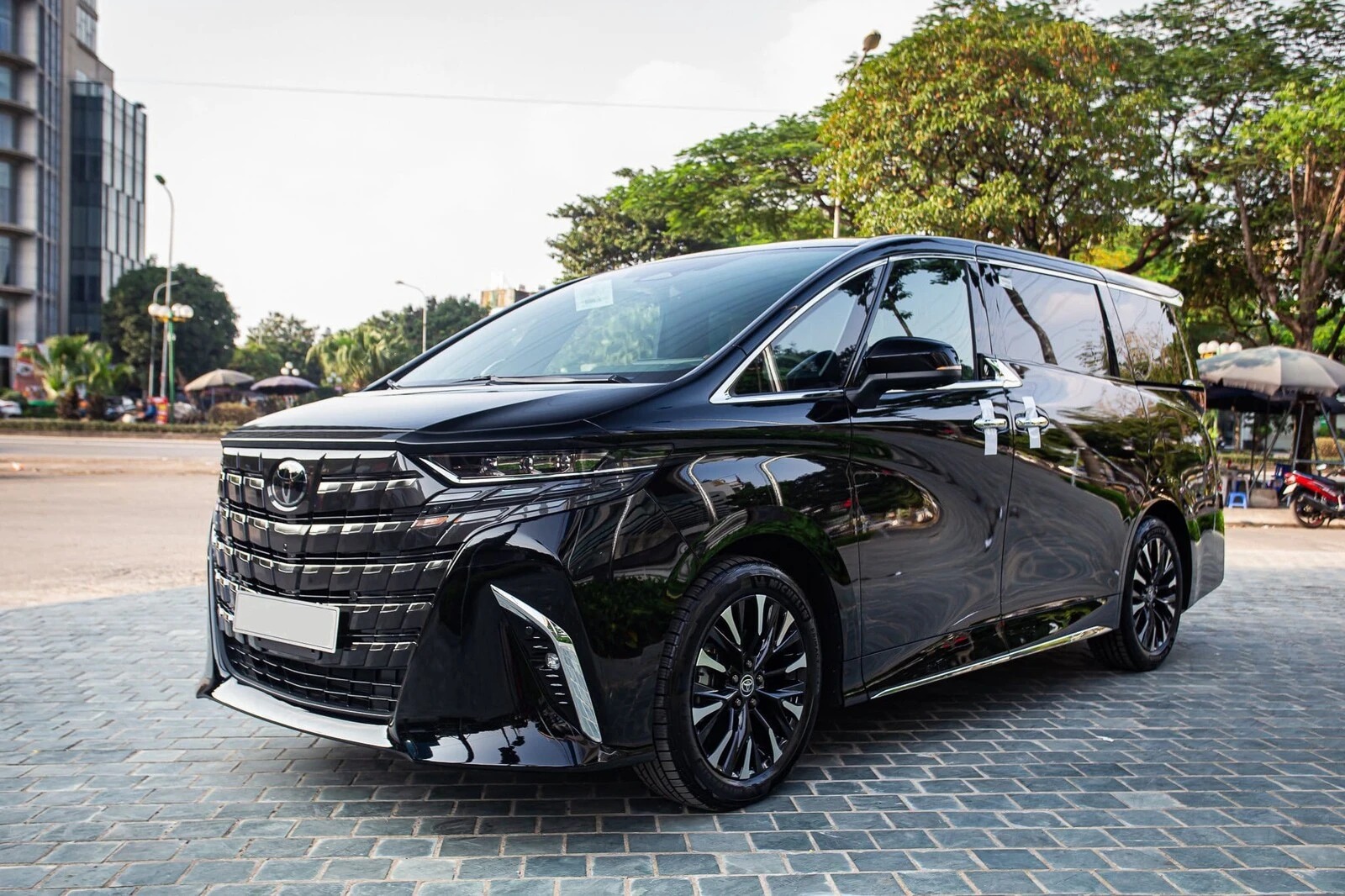Xe hybrid bán chạy hơn bản xăng: Người Việt đang đổi hệ tư duy mua ô tô