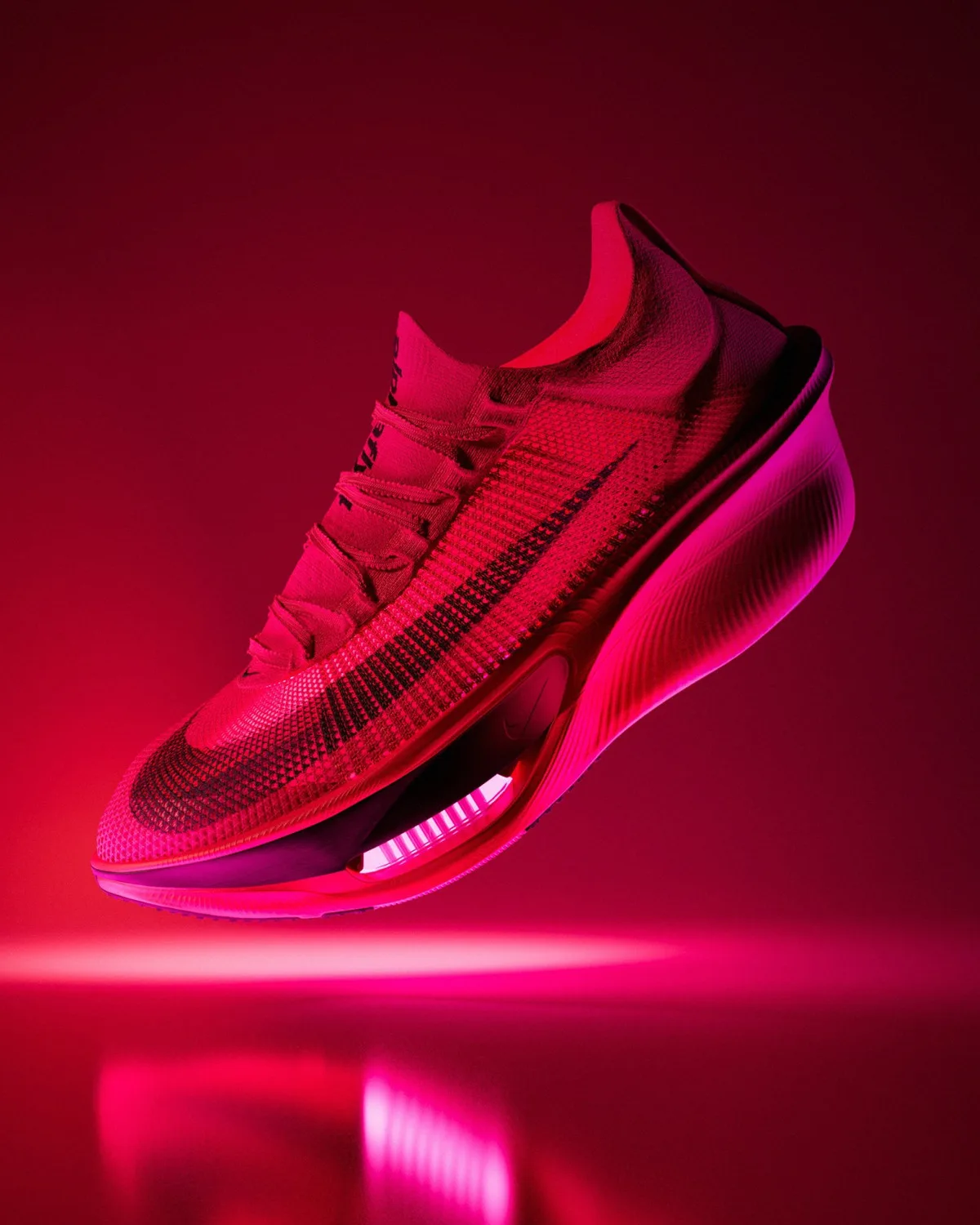 Nike Alphafly 4 và Hoka Clifton 10 giảm giá: có nên xuống tiền?