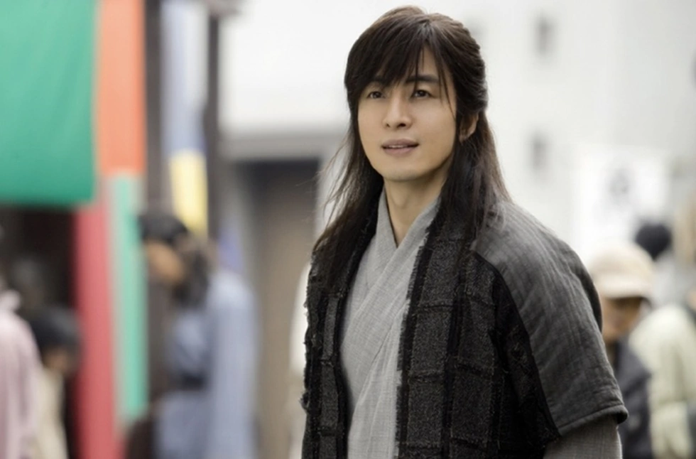 Bae Yong Joon trở lại sau hơn một thập kỷ ẩn dật