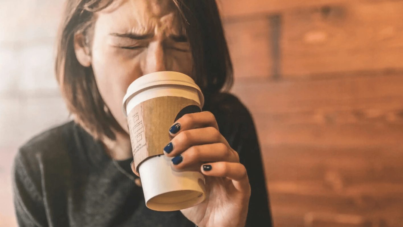 Uống trà, cà phê quá nóng: thói quen nhỏ, nguy cơ ung thư thực quản lớn