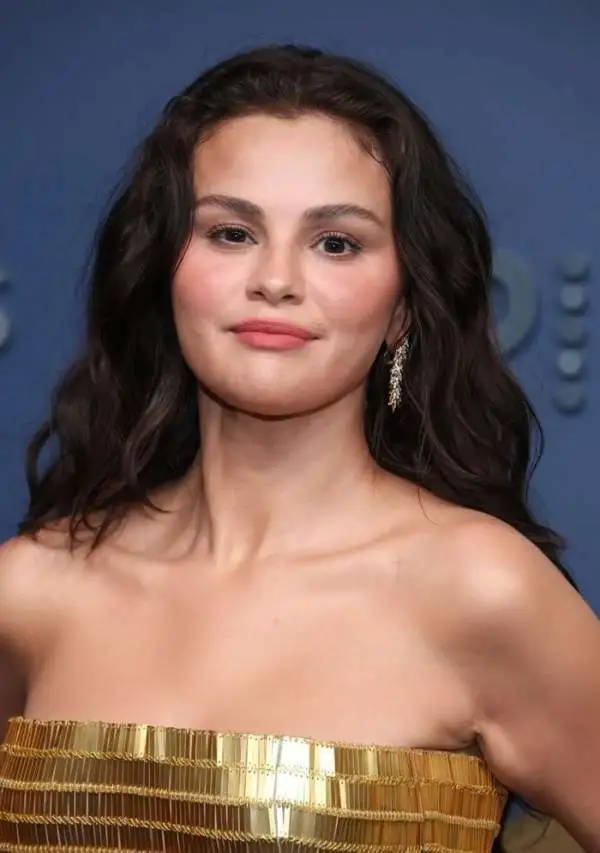 Phong cách old money của Selena Gomez: tối giản mà sang