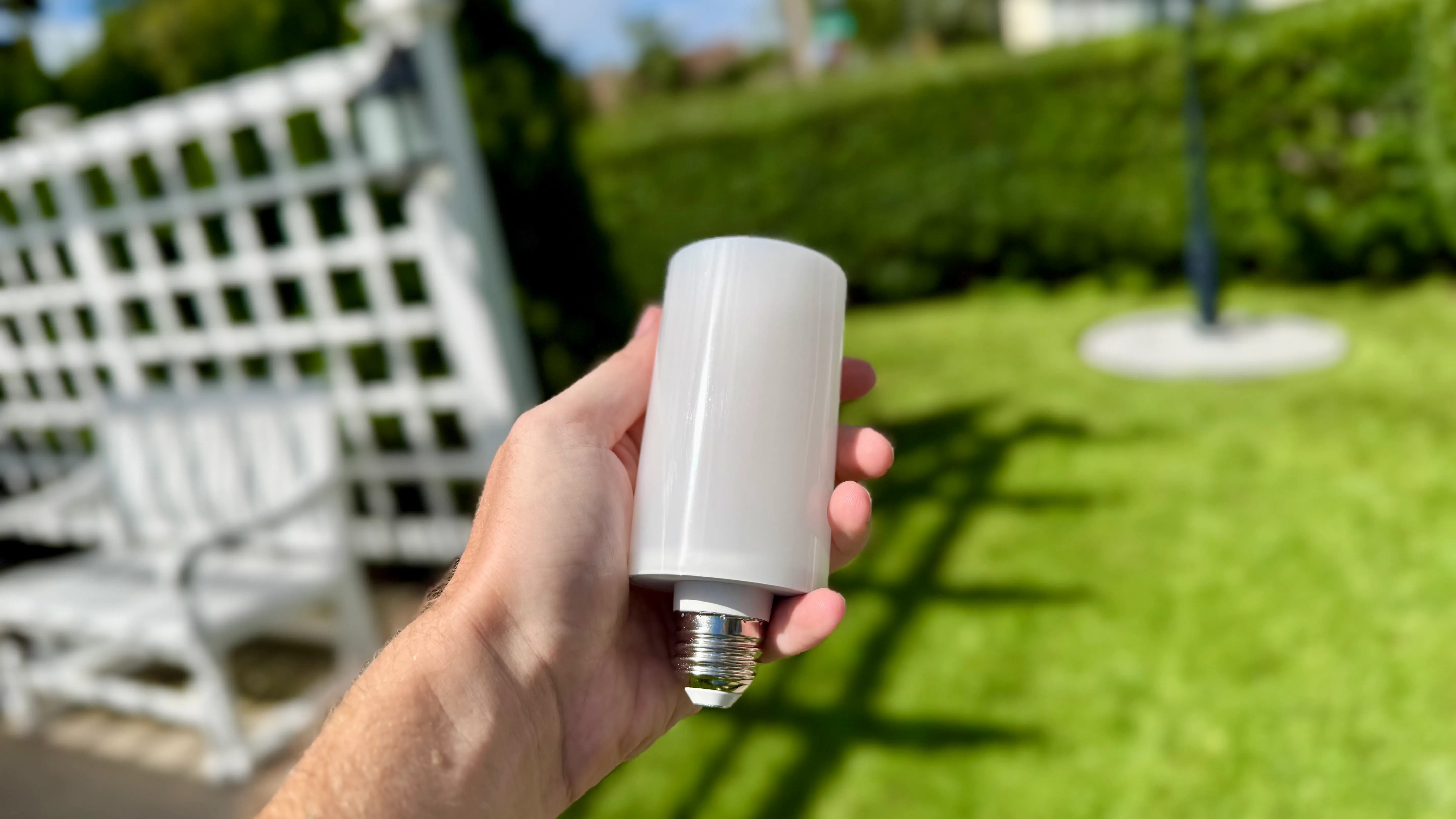 Bóng đèn WiFi giá rẻ vs thương hiệu cao cấp: nên chọn loại nào?