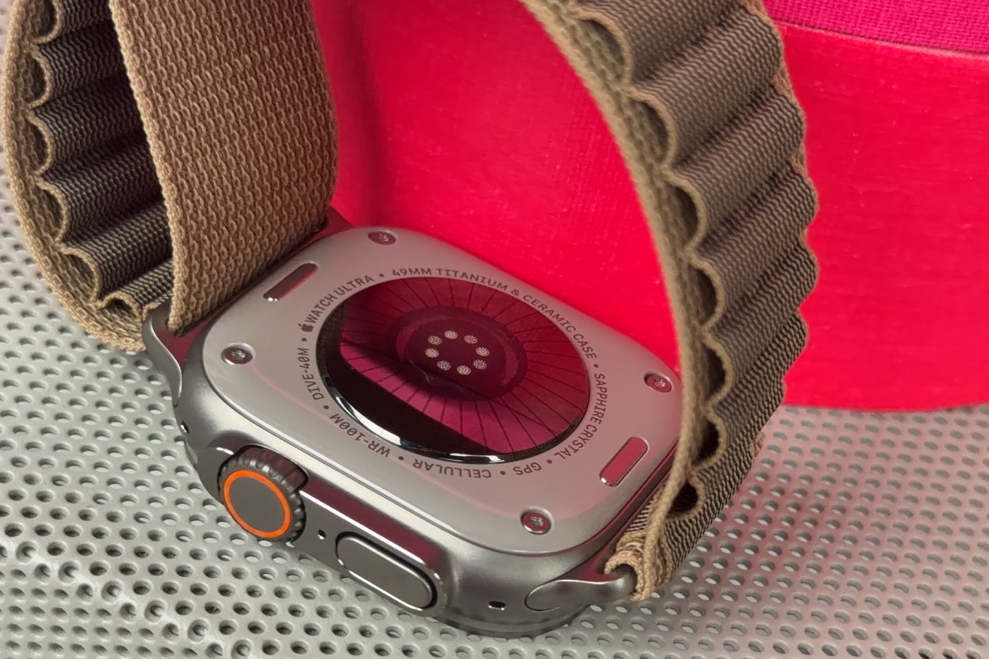 Apple Watch Ultra 4 đánh giá: mạnh hơn, có đủ “xứng đáng”?