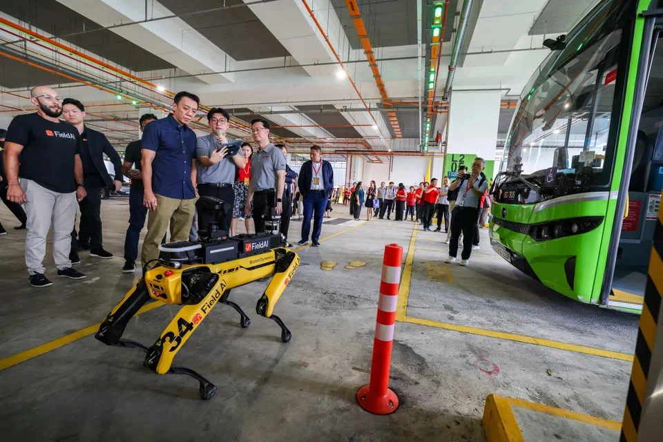 Khi AI lái xe, con người vẫn phải giữ tay lái
