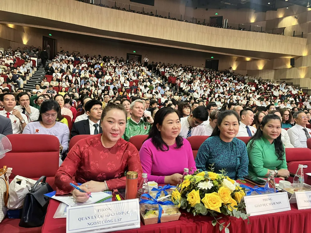 Hàng trăm trung tâm ngoại ngữ đóng cửa: Chuẩn nào quyết định sự sống còn?