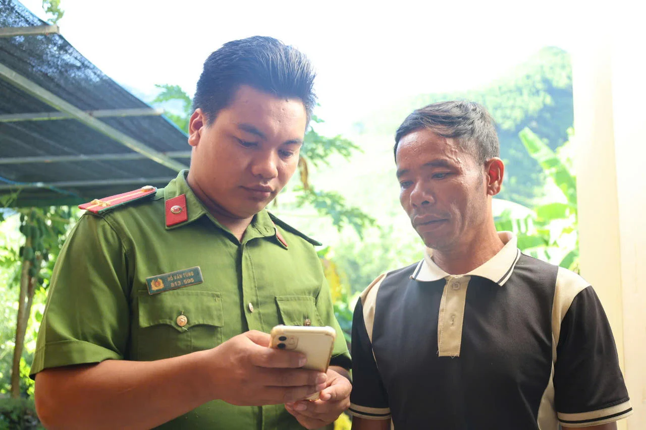 Phong trào bình dân học vụ số: từ chiếc điện thoại đến quyền tự chủ