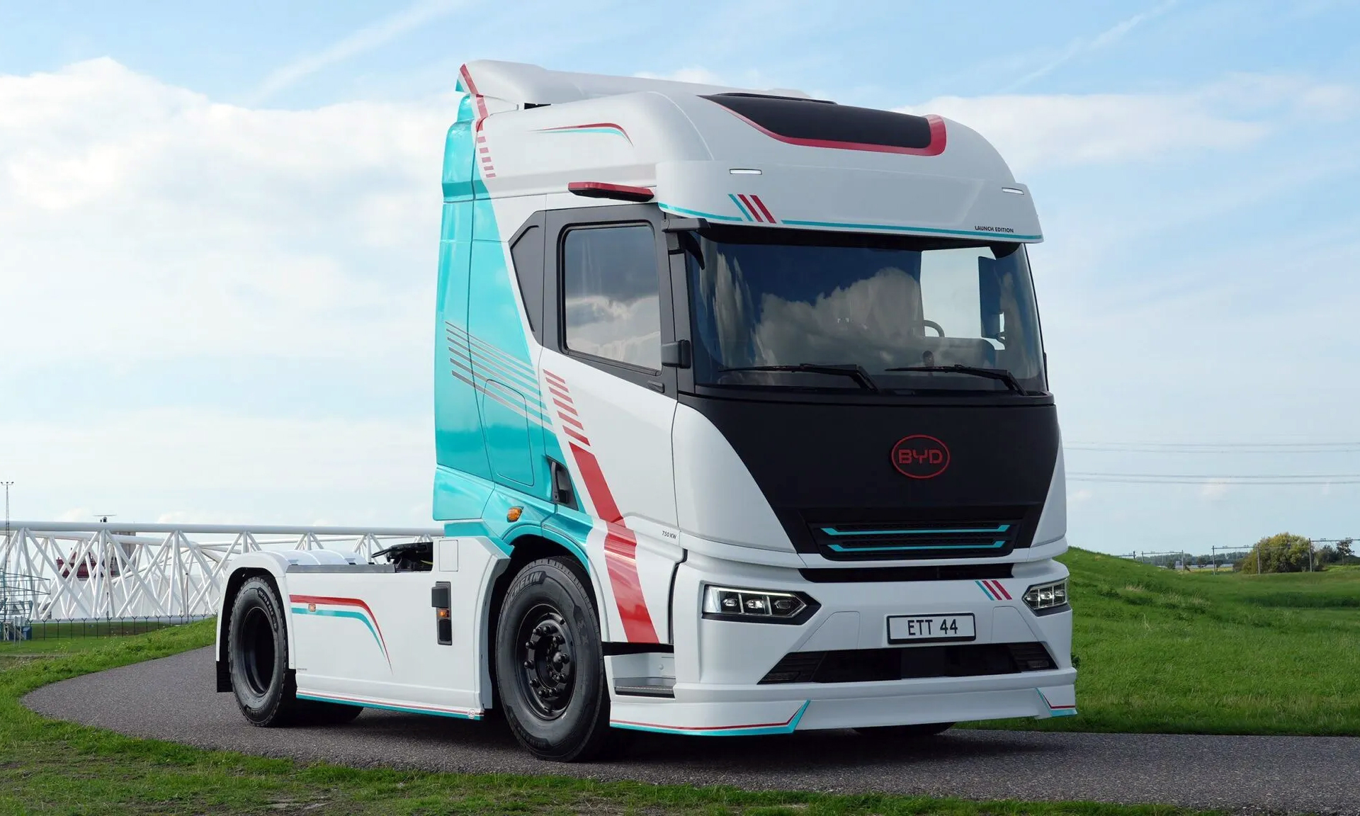 BYD ETT 44 đấu Tesla Semi: cuộc lật kèo trên đường dài