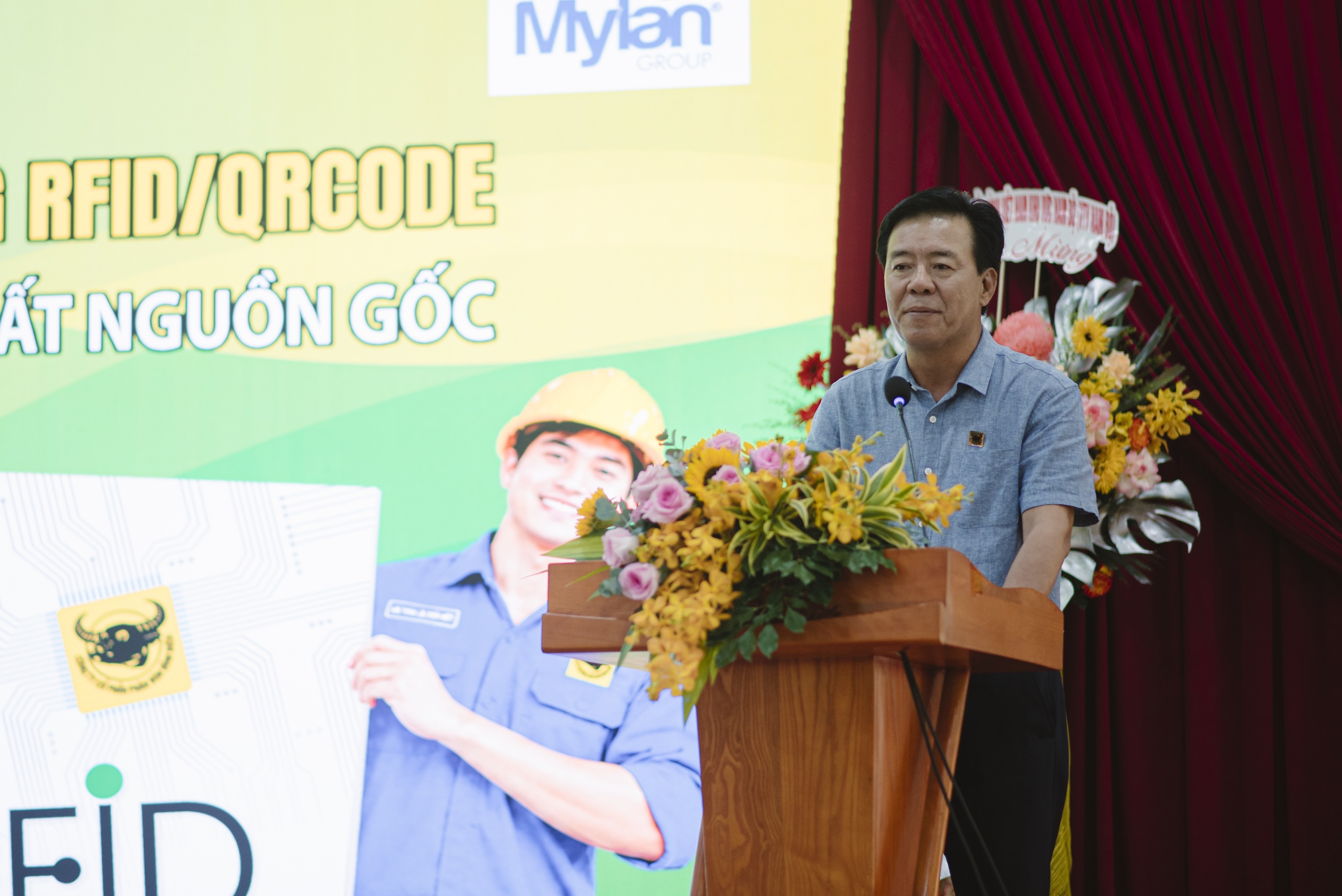 Từ bao phân bón đến nông dân: RFID và QR Code chống hàng giả