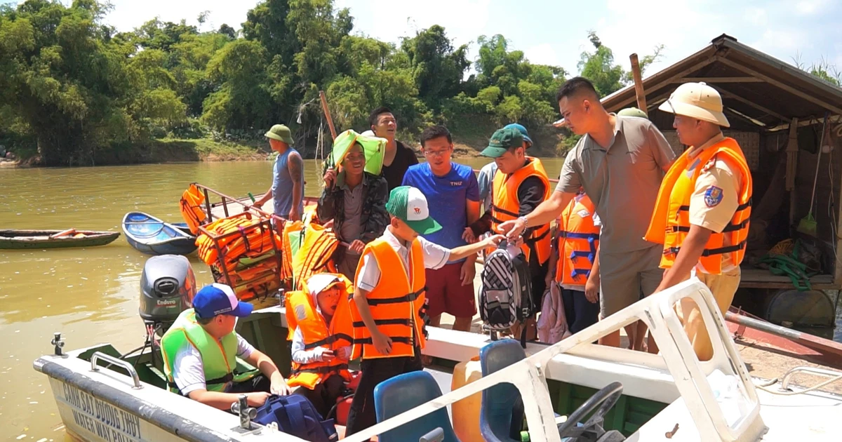 Cầu vượt sông Cầu Thai Nguyên: từ xuồng công vụ đến quyết định đầu tư lâu dài
