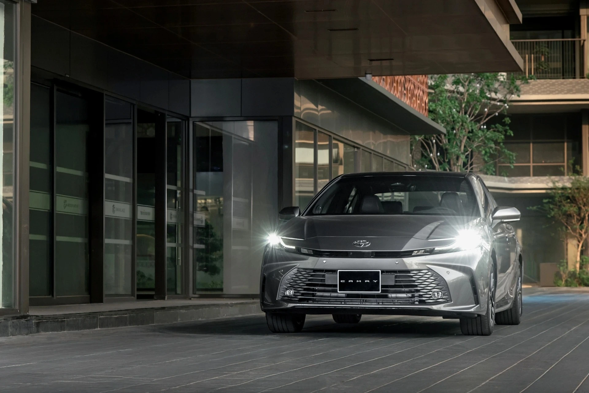 Xe hybrid bán chạy hơn bản xăng: Người Việt đang đổi hệ tư duy mua ô tô
