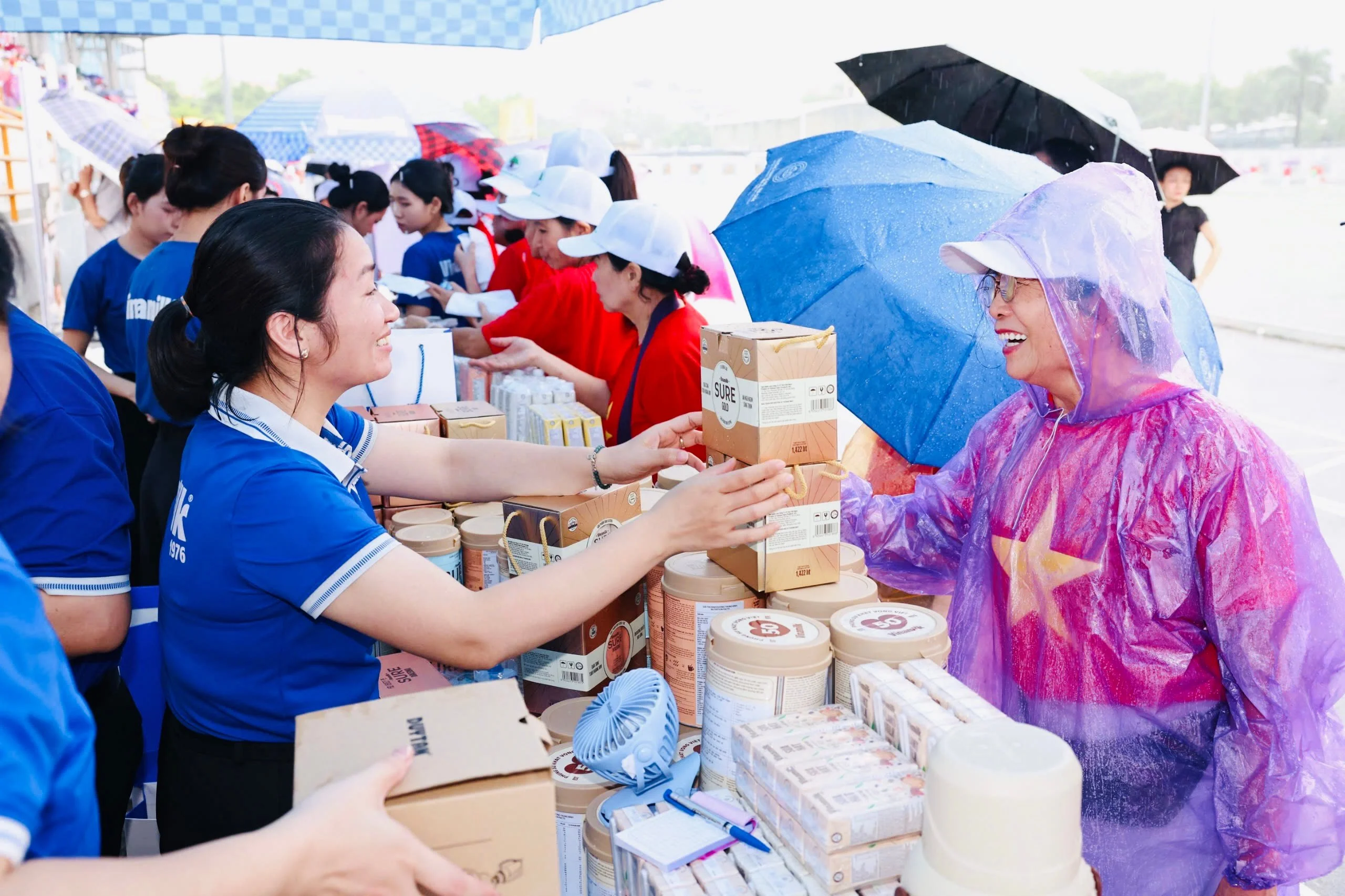 Vinamilk đồng hành cùng 2.000 người cao tuổi tại Hà Nội