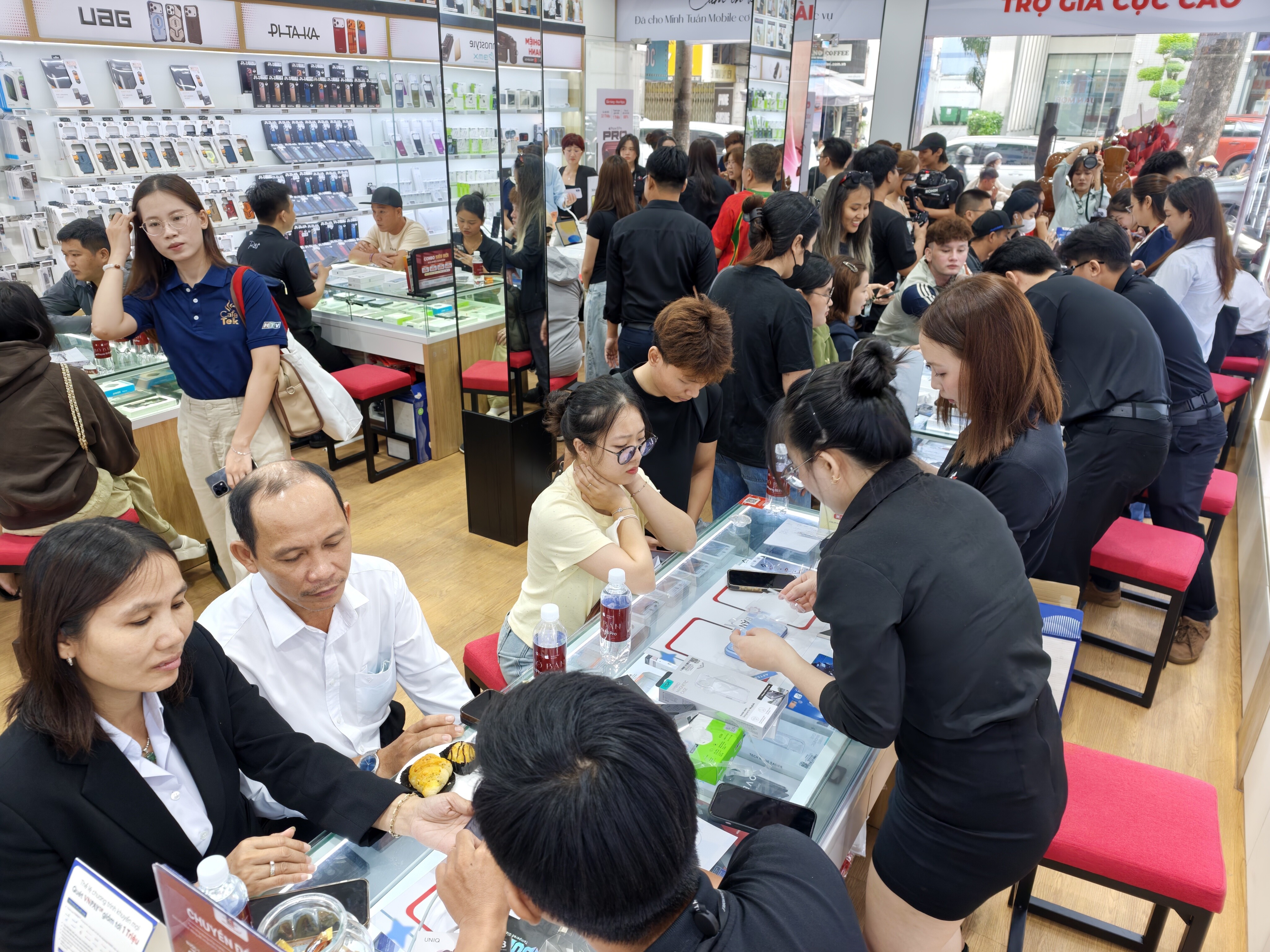 iPhone 18 Pro Max cháy hàng, iPhone 18 Pro dư dồi: Nên chọn mẫu nào?