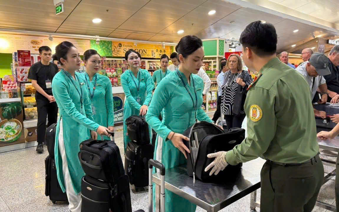 Quy định tái kiểm tra chất lỏng tại Tân Sơn Nhất: Hướng dẫn cho khách bay Mỹ, Úc