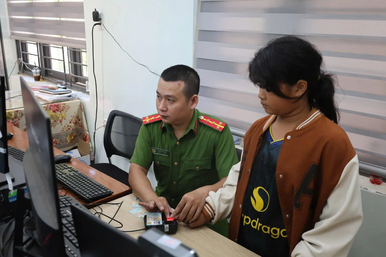 Phong trào bình dân học vụ số: từ chiếc điện thoại đến quyền tự chủ