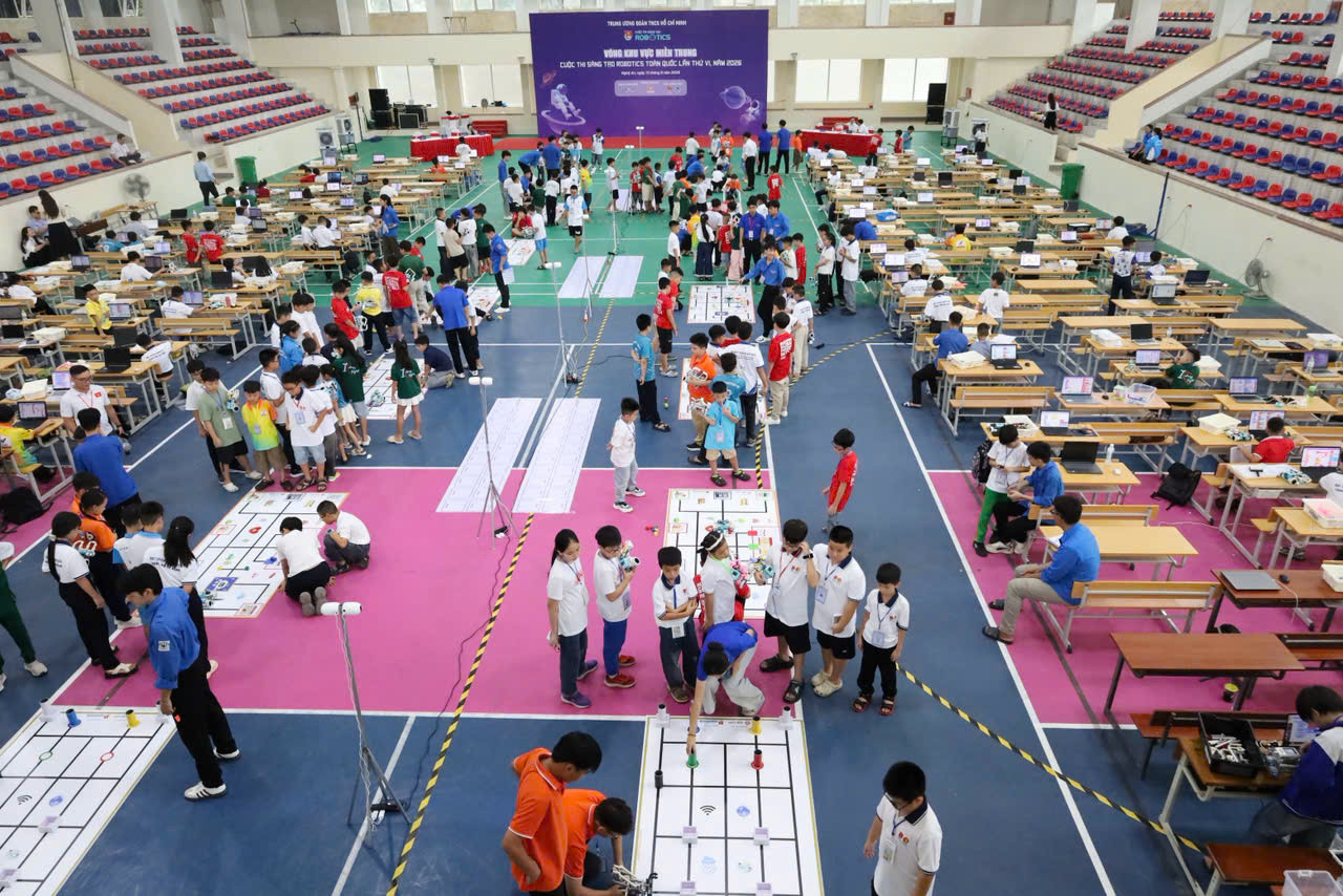 Gần 1.000 học sinh tranh tài tại vòng khu vực cuộc thi Sáng tạo Robotics toàn quốc