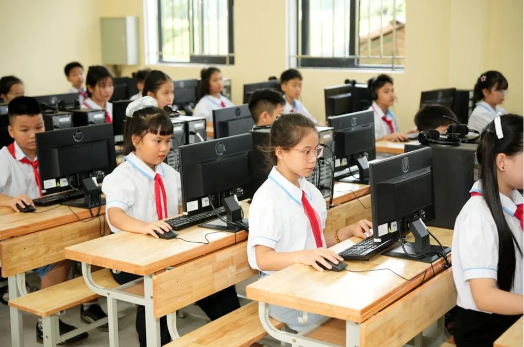 Hơn 2.300 học sinh Hà Nội được trang bị 55 máy tính mới: Bước ngoặt trong tiếp cận giáo dục số