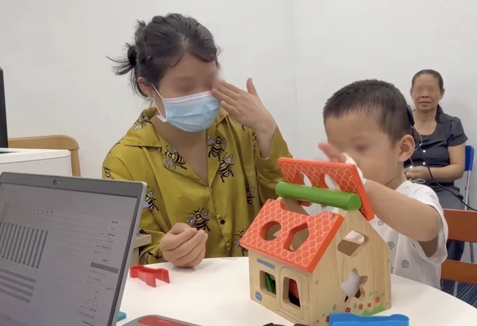 Cấy điện cực thính giác thân não: cơ hội nghe mới cho trẻ điếc bẩm sinh nặng