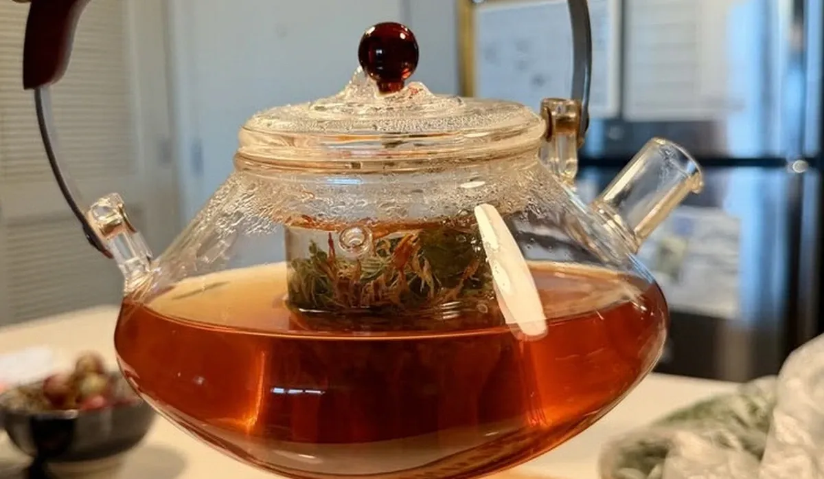 Uống trà thay nước 2 tuần: Cơn ác mộng tăng kali máu cấp tính