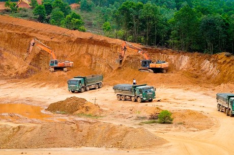 Cao tốc Vinh - Thanh Thủy kẹt vật liệu: Bài toán mỏ mới và áp lực chi phí