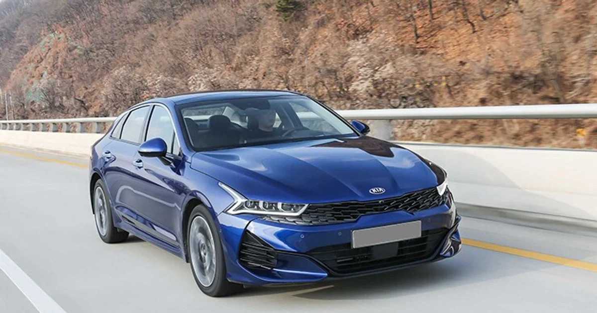 KIA K5 giá từ 769 triệu: đối trọng thực sự của Toyota Camry?