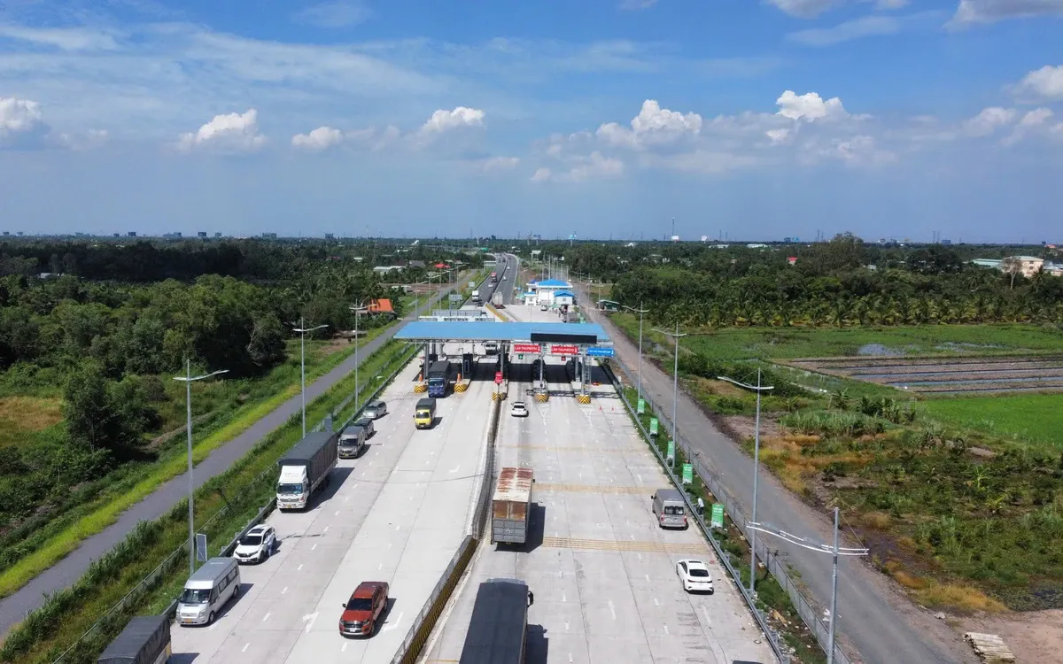 Tuyến cao tốc khổng lồ: công nghệ hàng đầu và bài toán 10 triệu m³ đất đá
