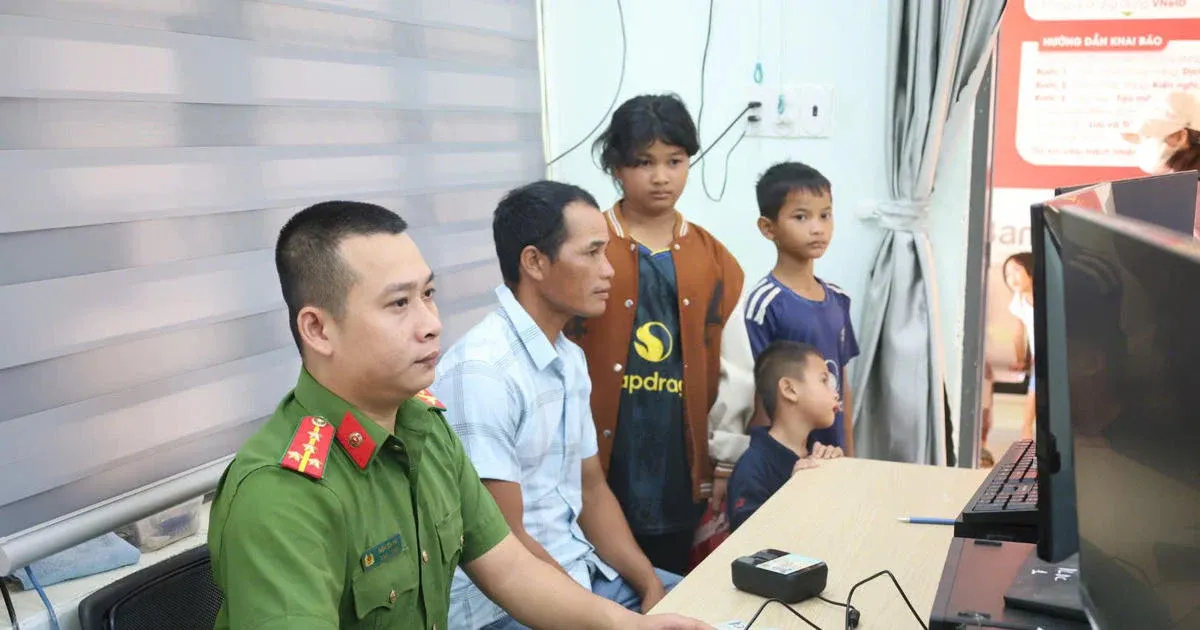 Phong trào bình dân học vụ số: từ chiếc điện thoại đến quyền tự chủ