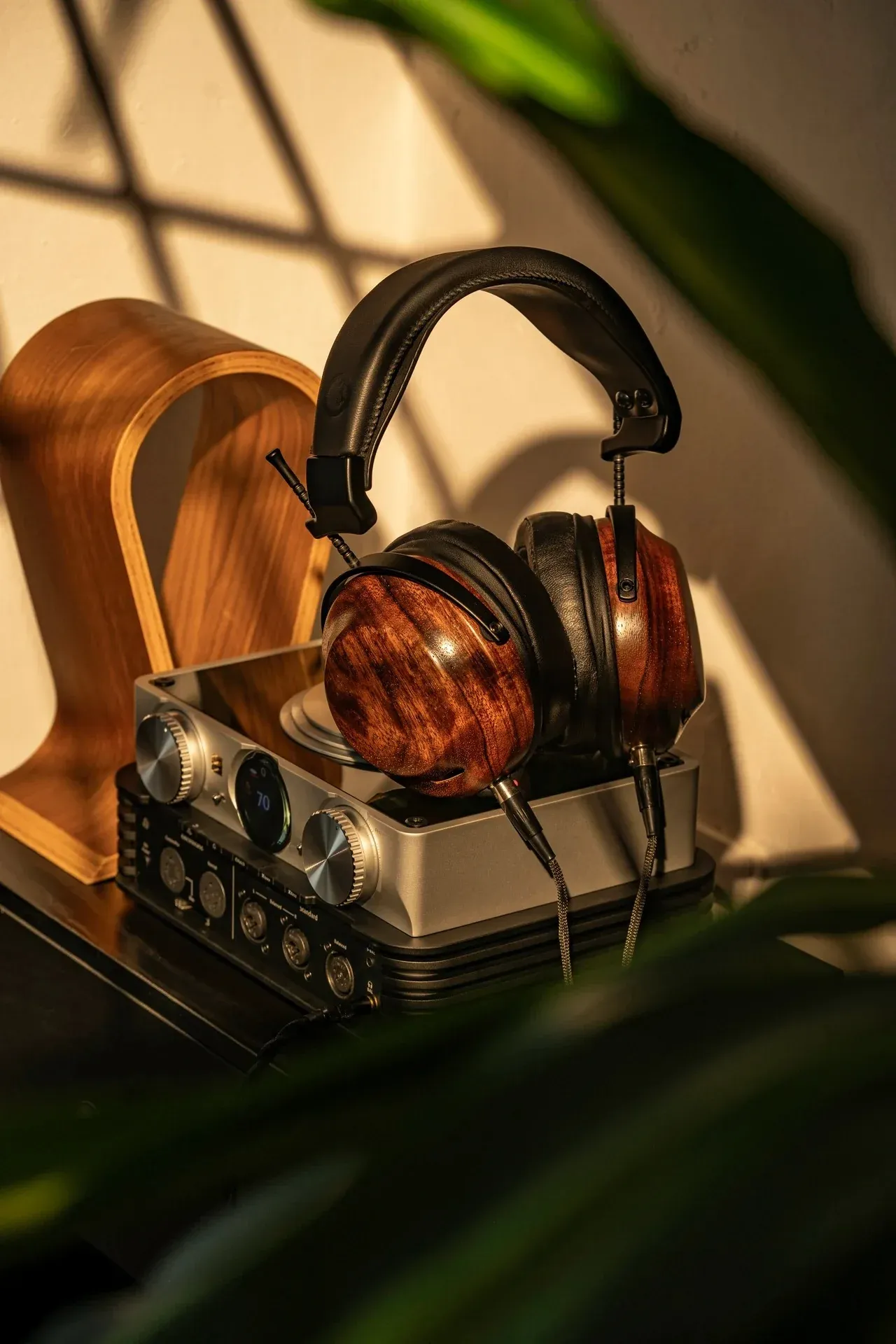 Đánh giá iFi iCAN PHANTOM 1.5: khuếch đại tai nghe cao cấp cho audiophile đa tai nghe