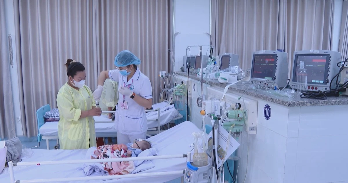 Giao mùa: Bệnh hô hấp, tiêu hóa ở trẻ nhỏ và cách phòng ngừa