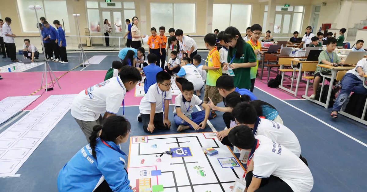 Gần 1.000 học sinh tranh tài tại vòng khu vực cuộc thi Sáng tạo Robotics toàn quốc