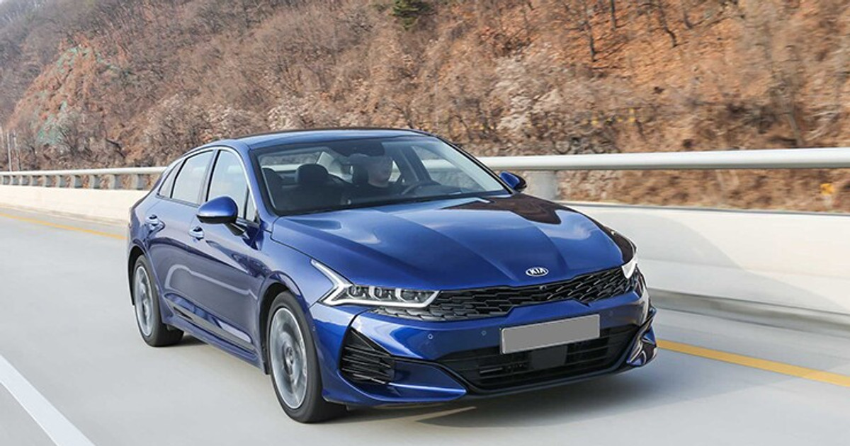 KIA K5 giá từ 769 triệu: đối trọng thực sự của Toyota Camry?