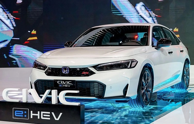 Vì sao người Việt chọn xe hybrid nhiều hơn xe xăng