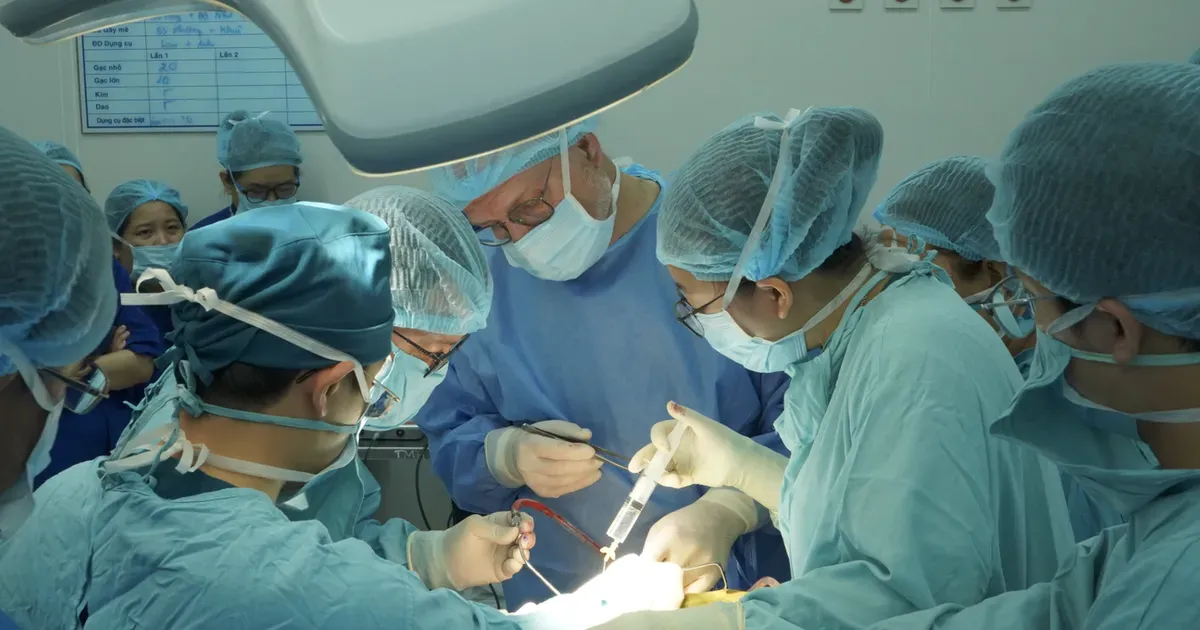 Cấy điện cực thính giác thân não: cơ hội nghe mới cho trẻ điếc bẩm sinh nặng