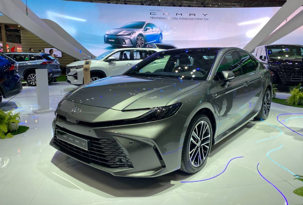 Toyota Innova Cross HEV giành lại ngôi vương hybrid