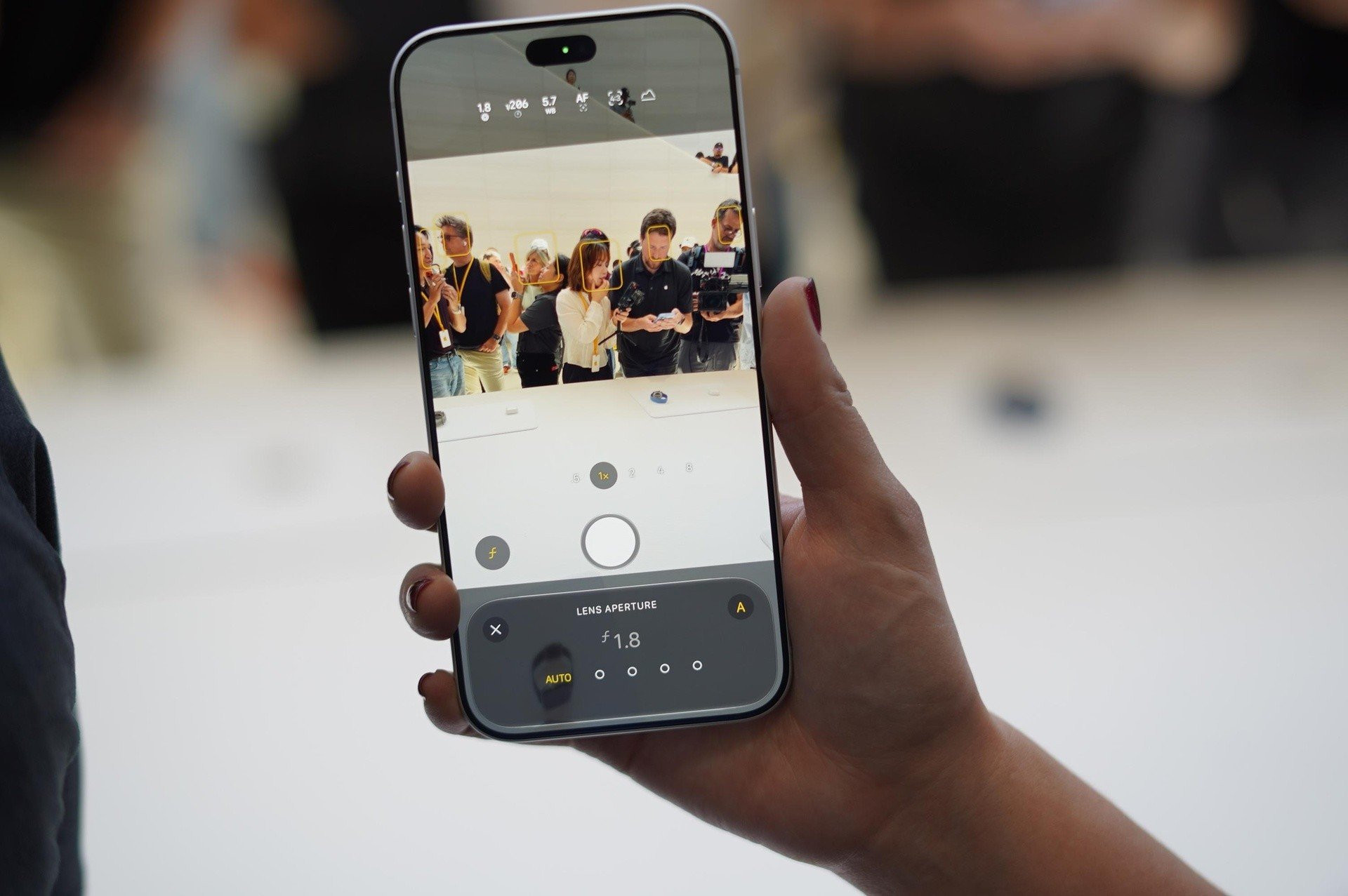 Reference Image trên iPhone 18 Pro: lá chắn ảnh gốc giữa thời đại AI làm giả