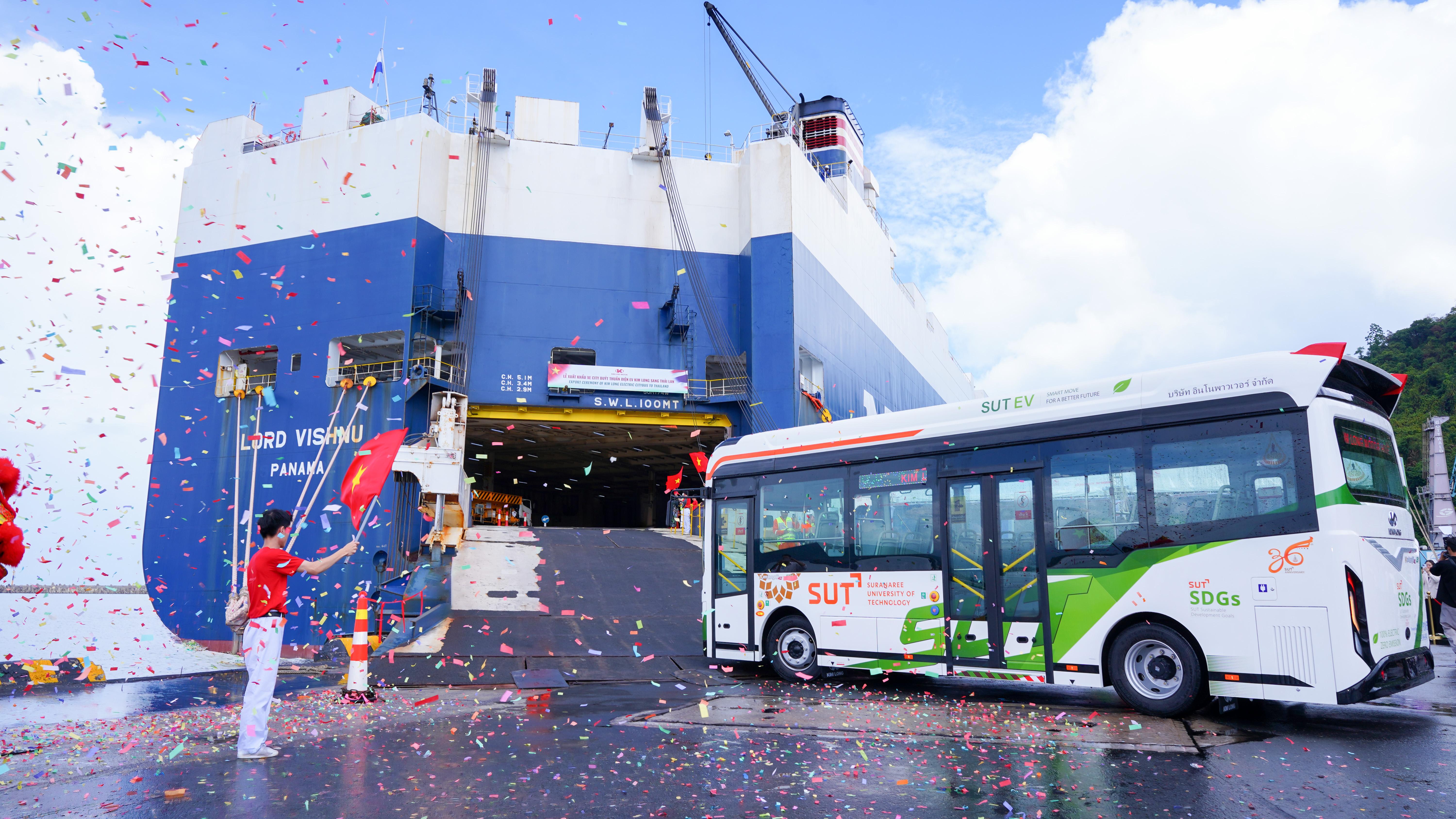 Xe buýt Việt Nam cập bến Thái Lan: Bước ngoặt xuất khẩu ô tô